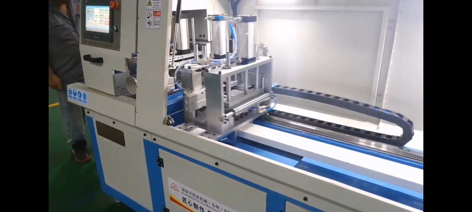 型材切割機(jī)進(jìn)刀動力油氣混合、液壓站方式不如伺服電推【揭秘】