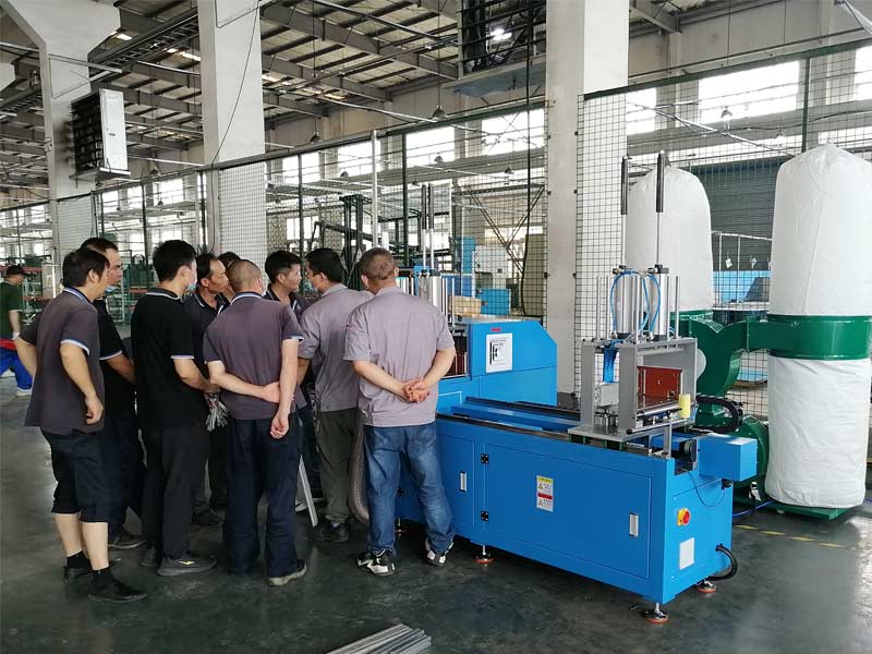 全自動切鋁機出庫、交機、調試，忙碌充實的一天