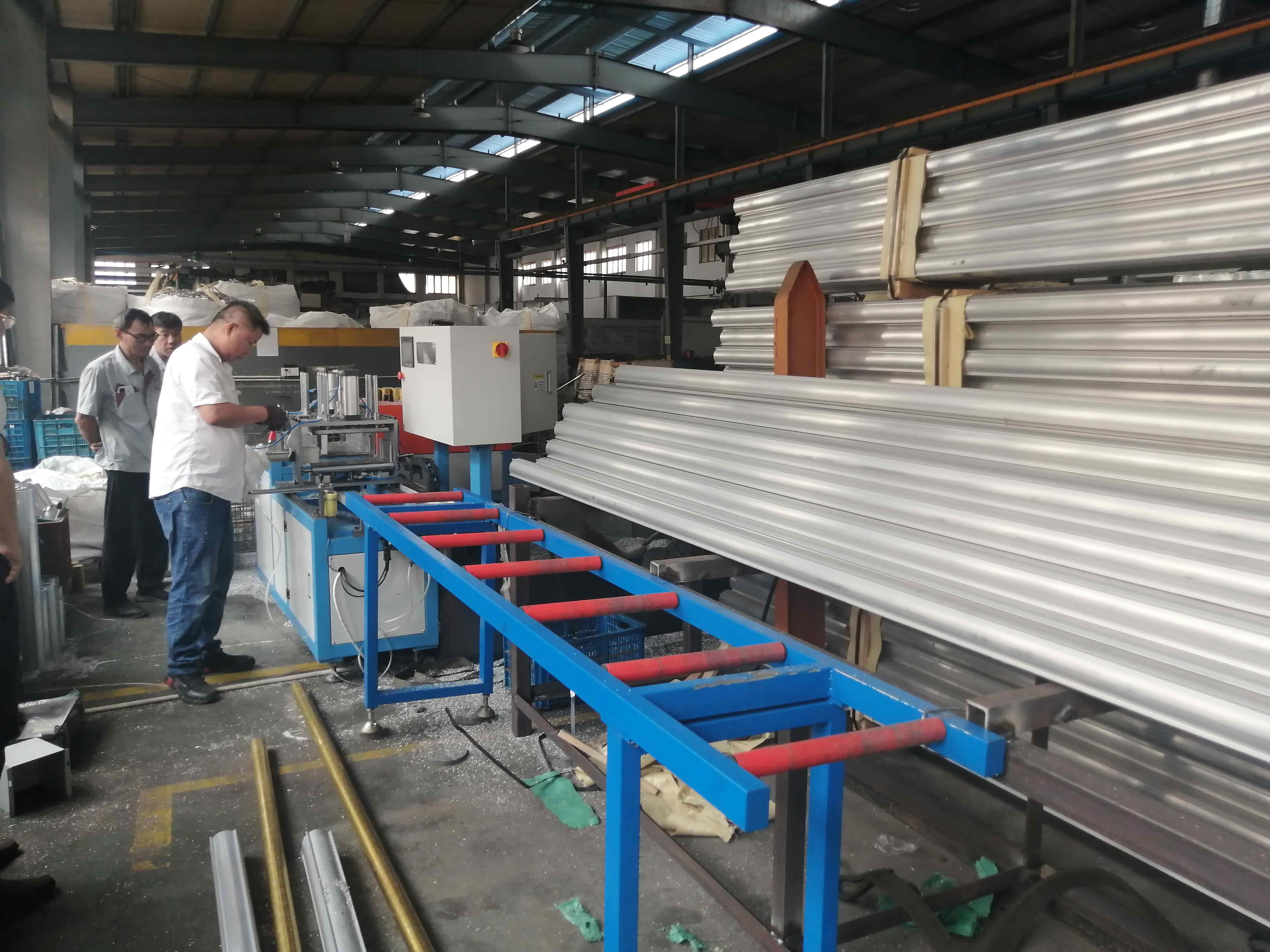 帶你走進全自動黃銅棒下料切割機客戶現場，“遍地黃金”