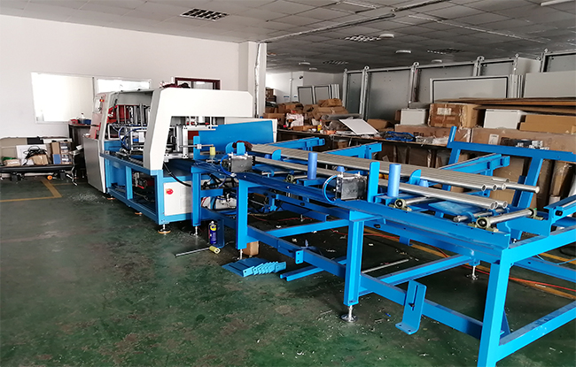 【成都】鋁型材切割鋸床自動上料、鋸切、下料設備已出庫出貨啦