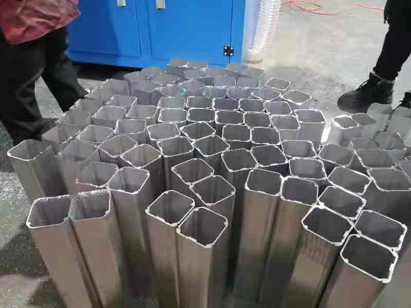 鋁管自動(dòng)切割機(jī)-可多支鋸切-可切割鋁圓管、方管、薄壁管，型號(hào)齊全