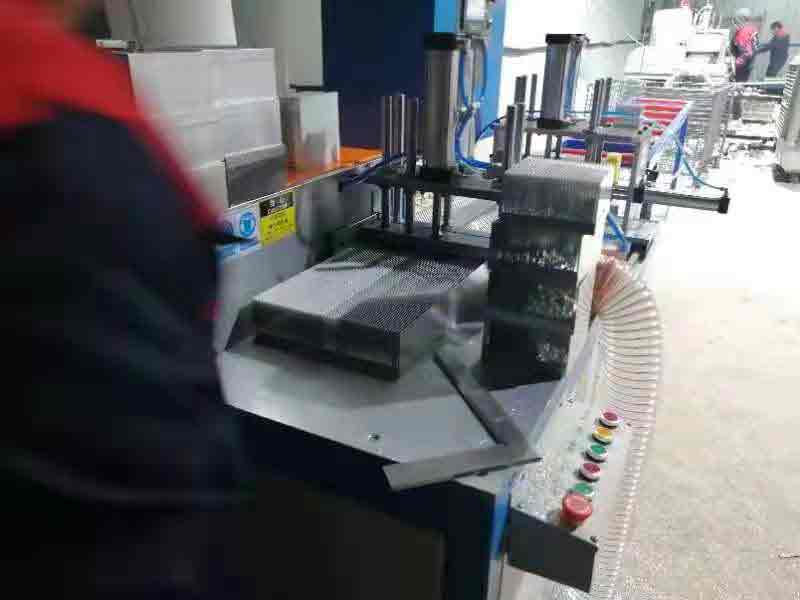 鋁型材散熱器切割最怕毛刺卷邊？帶你走進(jìn)我司客戶現(xiàn)場(chǎng)