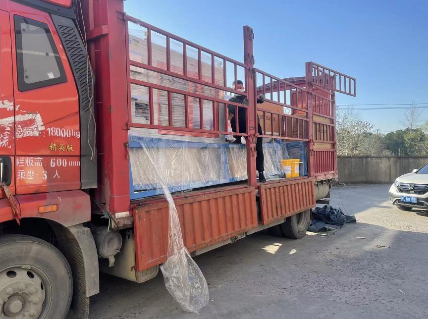 【江西】華*鋁業又回購的3臺鋁型材切割機分離式發貨了